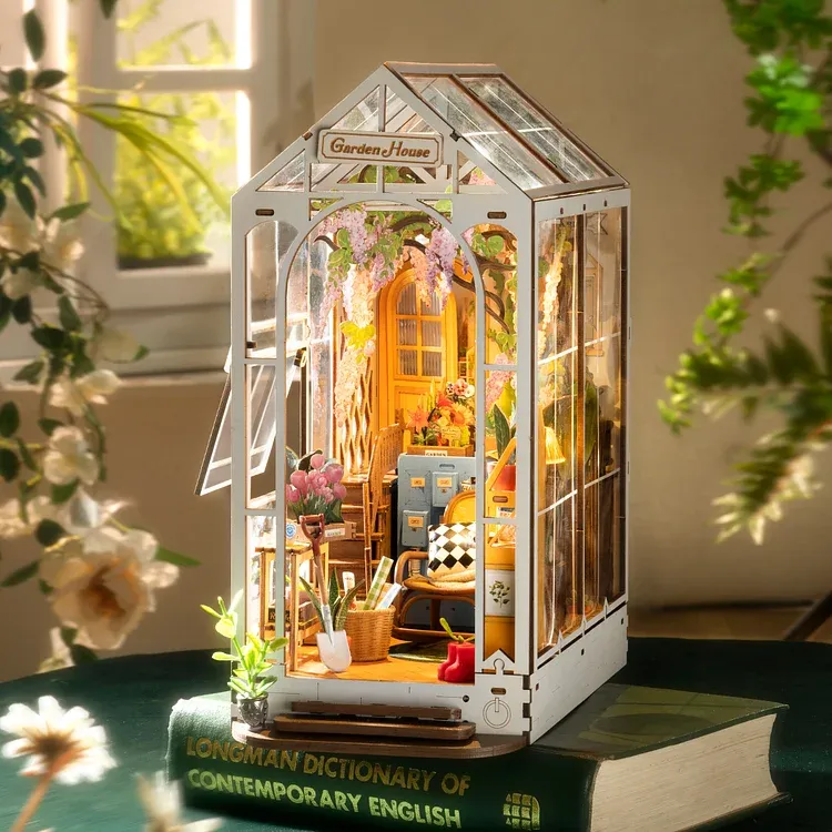 Holiday Garden book nook
